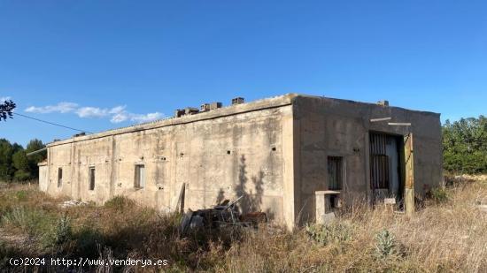 SE VENDE CASETA CON TERRENO - VALENCIA