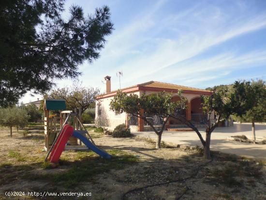 Chalet en  Partida del Moralet - ALICANTE