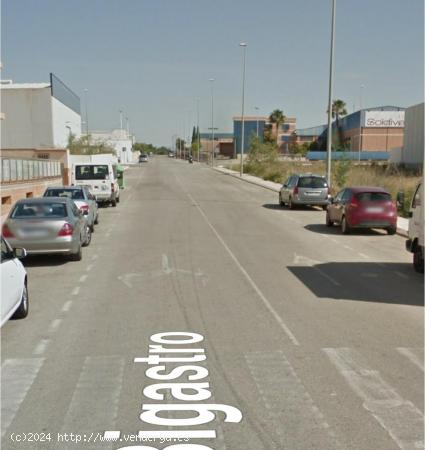 SE ALQUILA PARCELA  EN POLIGONO INDUSTRIAL DE LOS MONTESINOS - ALICANTE