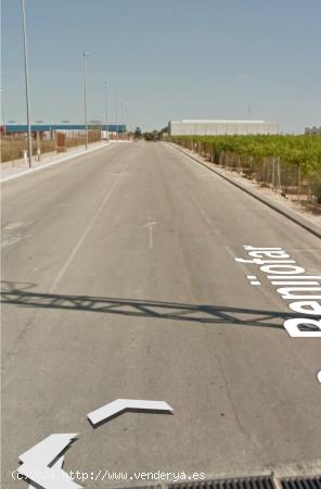 SE ALQUILA PARCELA  EN POLIGONO INDUSTRIAL DE LOS MONTESINOS - ALICANTE