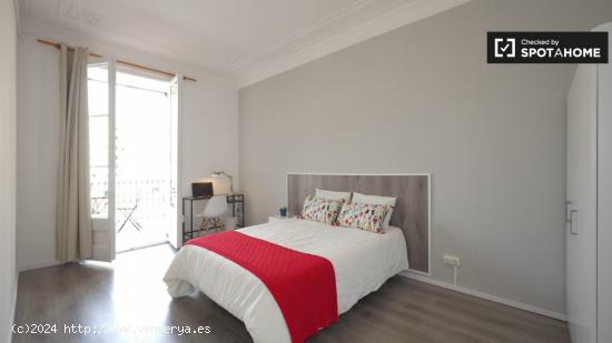 Acogedora habitación en alquiler en el apartamento de 6 dormitorios en L'Esquerra de l'Eixample - B