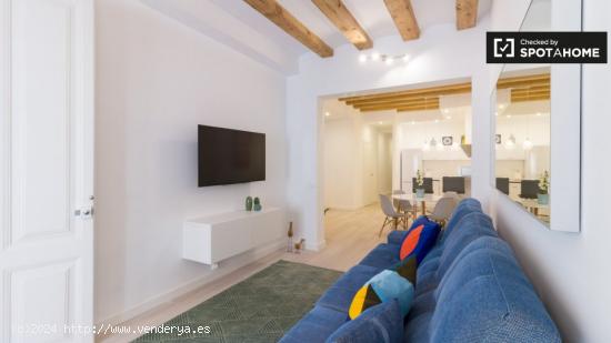 Habitación luminosa en alquiler en un apartamento de 4 dormitorios en Barri Gòtic - BARCELONA