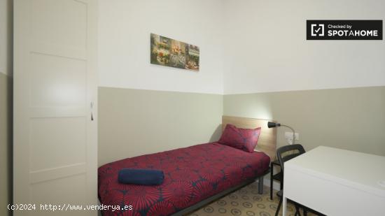 Se alquila preciosa habitación en apartamento de 4 dormitorios en El Raval - BARCELONA