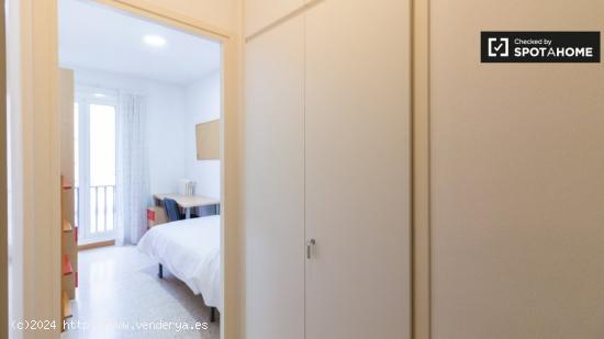 Se alquila habitación en piso de 1 dormitorio en Eixample, Barcelona - BARCELONA