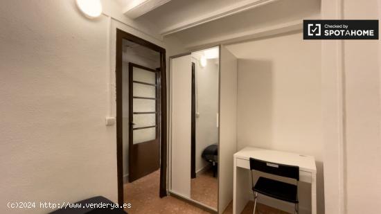 Habitaciones en alquiler en apartamento de 4 dormitorios en el raval. - BARCELONA