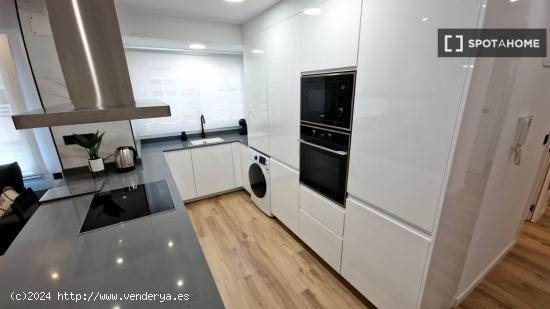 Apartamento de 4 dormitorios en alquiler en L'Eixample, Valencia - VALENCIA