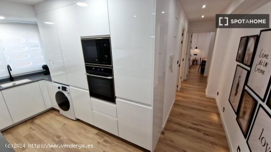 Apartamento de 4 dormitorios en alquiler en L'Eixample, Valencia - VALENCIA