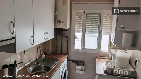 Se alquilan habitaciones en un apartamento de 4 dormitorios en Getafe - MADRID