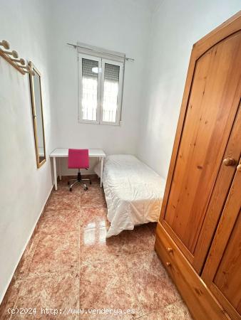  Se alquila habitación en piso compartido en Valencia - VALENCIA 