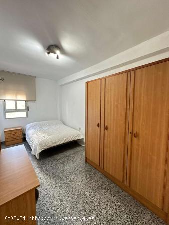  Se alquila habitación en piso compartido en Valencia - VALENCIA 