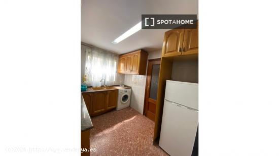 Se alquila habitación en piso compartido en Valencia - VALENCIA