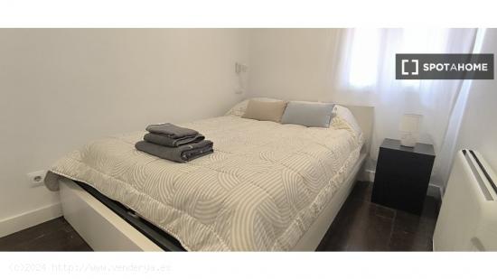 Se alquila piso de 1 dormitorio en Valdezarza - MADRID