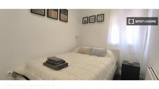 Se alquila piso de 1 dormitorio en Valdezarza - MADRID