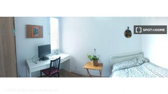 Habitación en piso compartido en barcelona. - BARCELONA