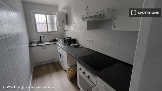 Habitación en piso compartido en barcelona. - BARCELONA