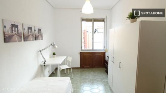 Se alquila habitación en piso compartido en Madrid - MADRID