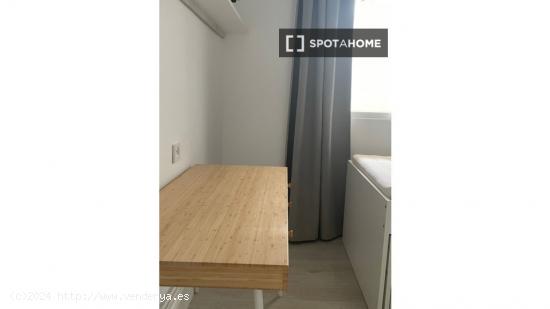 Habitación en piso compartido en Paterna - VALENCIA