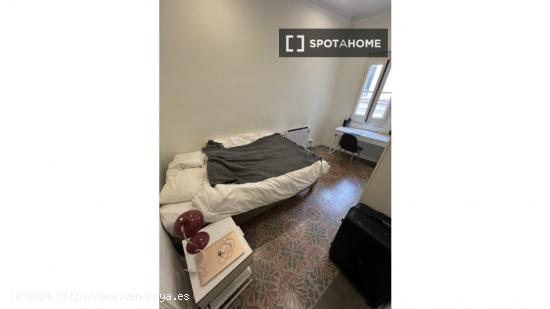 Habitación en piso compartido en barcelona. - BARCELONA