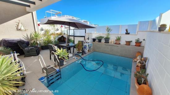  GRAN CHALET CON PISCINA PROPIA EN ORIHUELA COSTA, 3 HAB, 3  BAÑOS - ALICANTE 