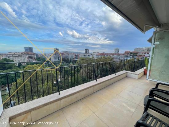 Ático de 190m2 en alquiler, con terraza y vistas al  Turó Parc - BARCELONA