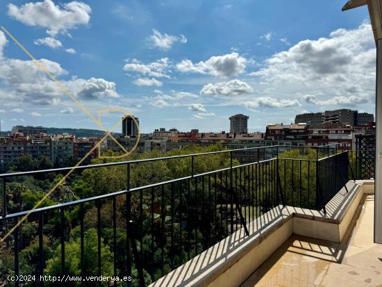 Ático de 190m2 en alquiler, con terraza y vistas al  Turó Parc - BARCELONA