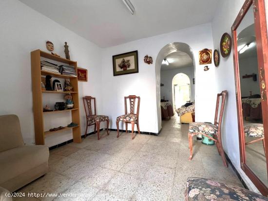 VIVIENDA PARA REFORMAR  EN EL CENTRO DE GUILLENA, SEVILLA. - SEVILLA