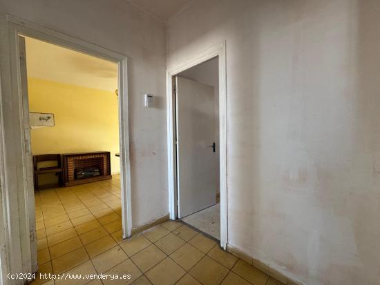 CASABANCO VENDE PISO  DE TRES DORMITORIOS EN MERIDA - BADAJOZ