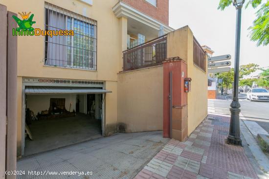 PRECIOSA CASA EN ARMILLA, ZONA CENTRO COMERCIAL NEVADA - GRANADA