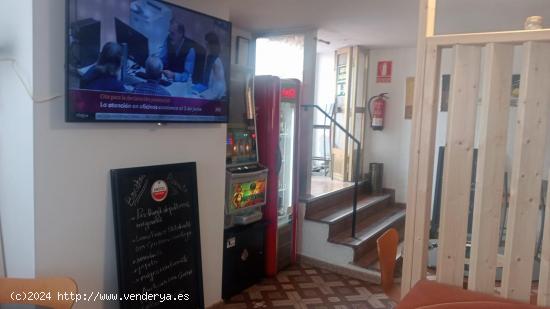 SE VENDE BAR EN ACTIVO CON LICENCIA ACTIVIDAD INCLUIDO LOCAL EN PETRER - ALICANTE