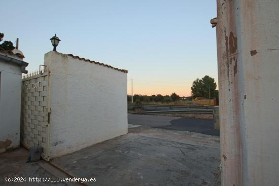 CHALET CON DOS APARTAMENTOS - VALENCIA