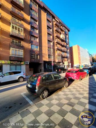 PISO A LA VENTA DE 4 HABITACIONES CON PLAZA DE GARAJE - CUENCA