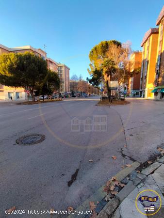 PISO A LA VENTA DE 4 HABITACIONES CON PLAZA DE GARAJE - CUENCA