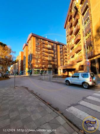 PISO A LA VENTA DE 4 HABITACIONES CON PLAZA DE GARAJE - CUENCA