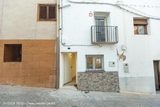 Casa  totalmente reformada  a estrenar,  de dos dormitorios. Da a dos calles. - TARRAGONA