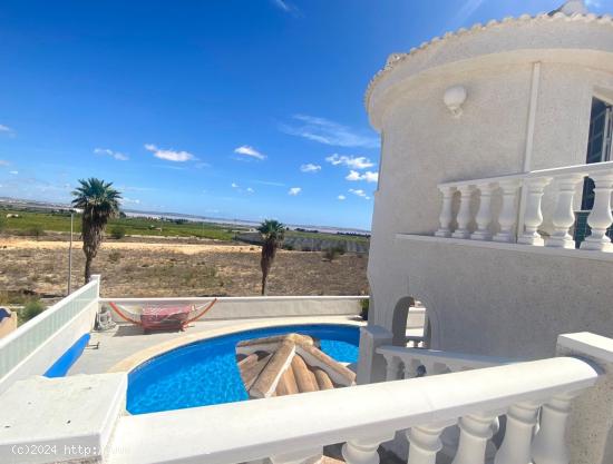 CHALET URB. LAGO AZUL SAN MIGUEL DE SALINAS - ALICANTE