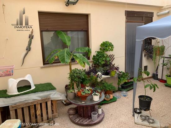 REF: C043 GRUPO INMOTEKA INMOBILIARIA VENDE CHALET ADOSADO ZONA IMAGINALIA/CANAL DE MARIA CRISTINA -