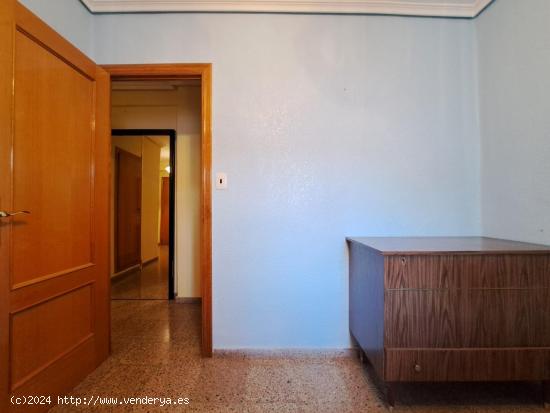 Excelente vivienda con ascensor a cota cero de cuatro dormitorios. - VALENCIA