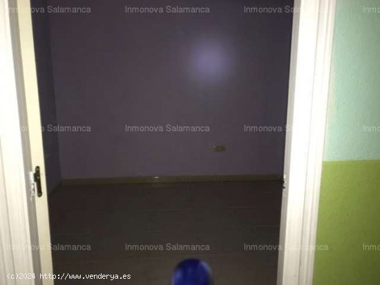 Local (Fernando de Rojas), 250 m2, 2 aseos y trastero. - Salamanca