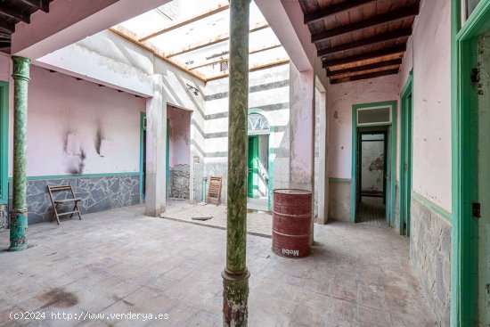 Oportunidad única en el corazón de Arrecife! Encantadora casa terrera con patio central y 