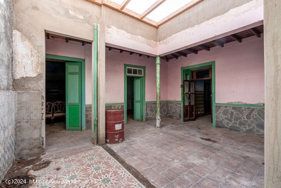 Oportunidad única en el corazón de Arrecife! Encantadora casa terrera con patio central y 