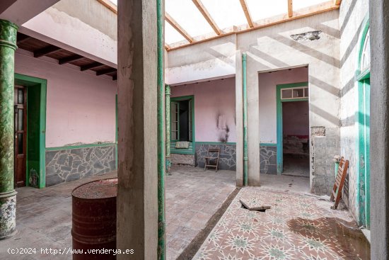 Oportunidad única en el corazón de Arrecife! Encantadora casa terrera con patio central y 