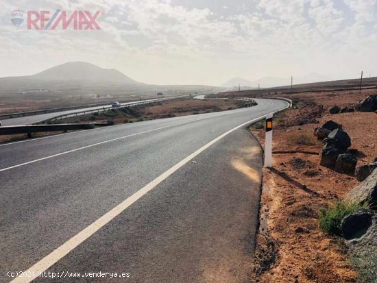 SE VENDE RÚSTICA, SUERTE DE TIERRA CORRAL HERMOSO CERCADO DEL AYUDANTE - Teguise