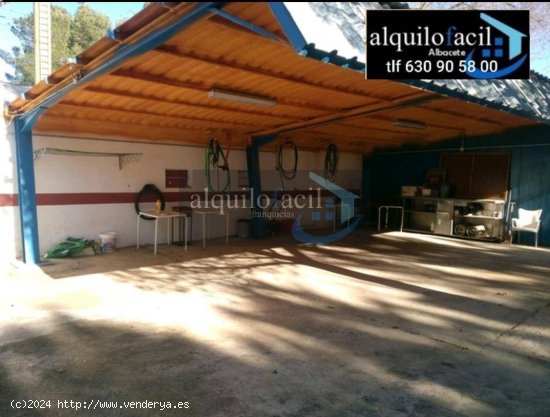 SE ALQUILA CHALET EN URBANIZACION EL TRIGAL / 3 DORMITORIOS/ 900 €