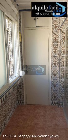 SE ALQUILA PISO /3 DORMITORIOS/ 2 BAÑOS/ HOSPITAL/600 €