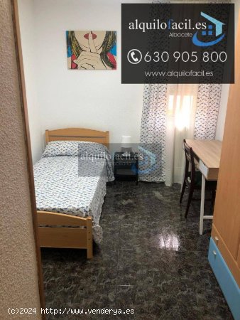 SE ALQUILA PISO PARA ESTUDIANTES EN JOSE CARBAJAL DE 4 HABITACIONES Y 2 BAÑOS POR 250€ CADA HABIT