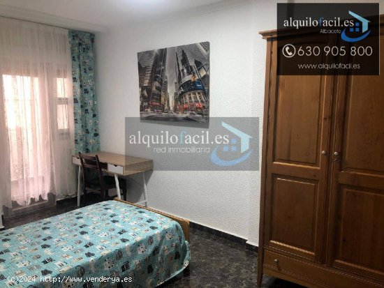 SE ALQUILA PISO PARA ESTUDIANTES EN JOSE CARBAJAL DE 4 HABITACIONES Y 2 BAÑOS POR 250€ CADA HABIT