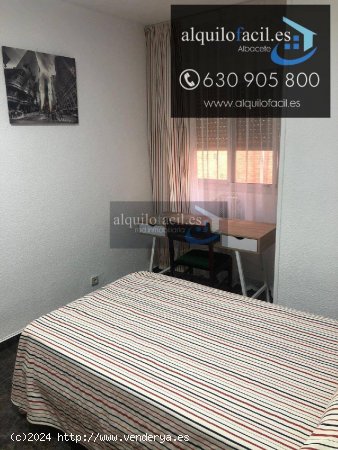 SE ALQUILA PISO PARA ESTUDIANTES EN JOSE CARBAJAL DE 4 HABITACIONES Y 2 BAÑOS POR 250€ CADA HABIT