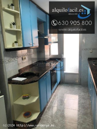 SE ALQUILA PISO PARA ESTUDIANTES EN JOSE CARBAJAL DE 4 HABITACIONES Y 2 BAÑOS POR 250€ CADA HABIT