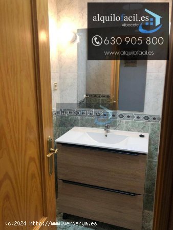 SE ALQUILA PISO PARA ESTUDIANTES EN JOSE CARBAJAL DE 4 HABITACIONES Y 2 BAÑOS POR 250€ CADA HABIT