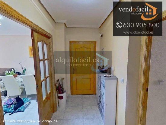 SE VENDE O ALQUILA CON OPCION A COMPRA PISO EN C/ CRUZ CON GARAJE. TRASTERO Y PATIO DE 50 METROS DE 